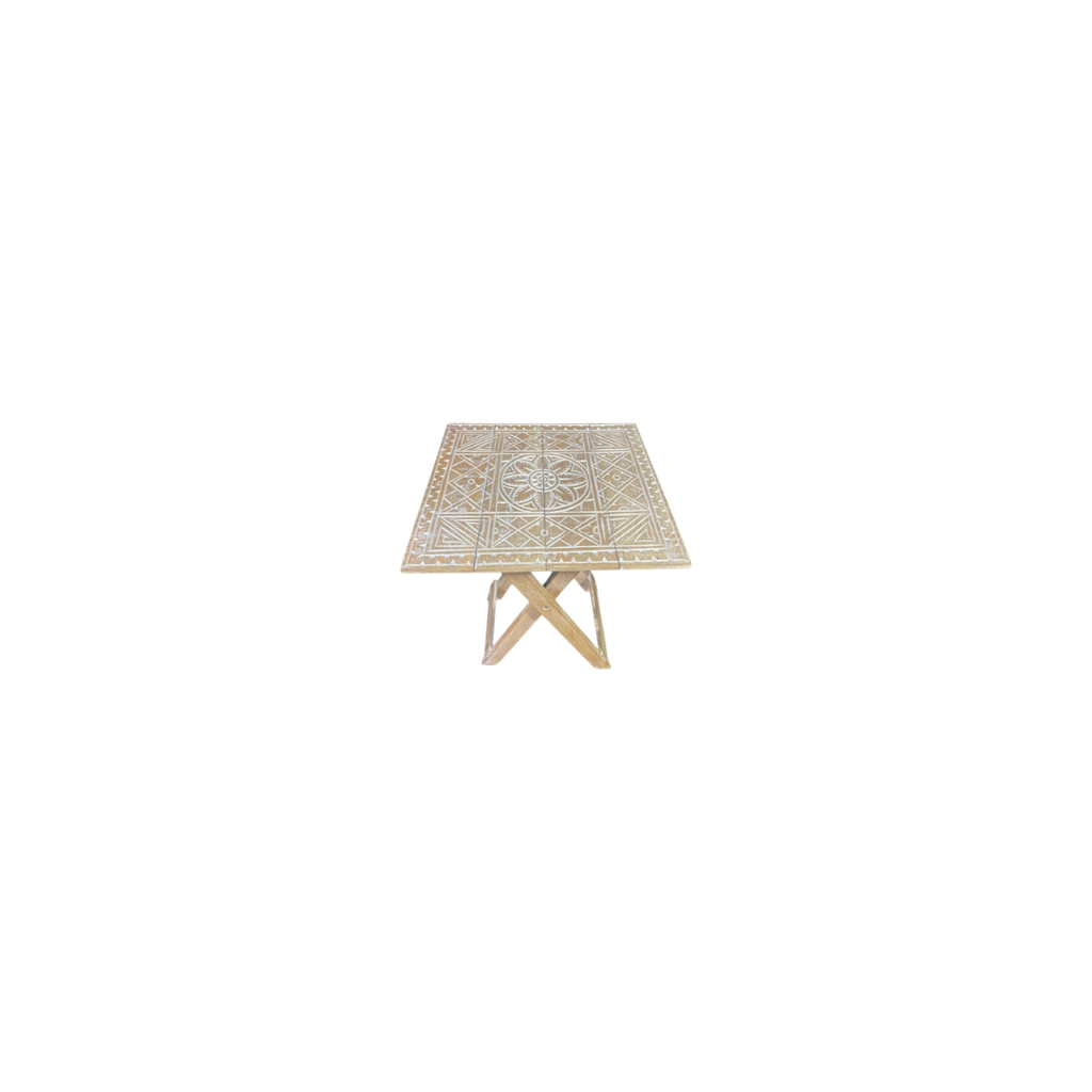 Veta Viva – Set de Mesa y Taburete con Grabados Artesanales