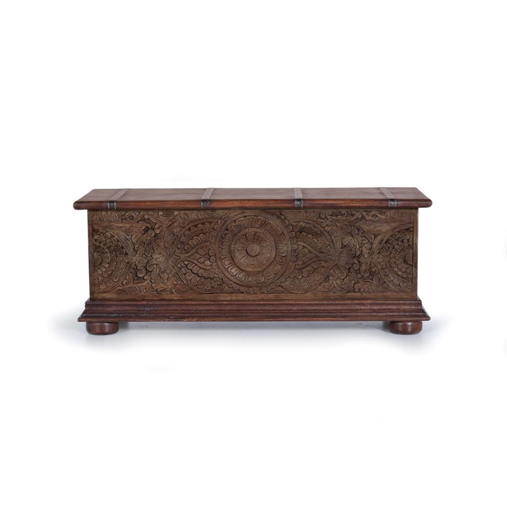Arca Relieve Ancestral – Baúl de Mango Tallado (116 cm)