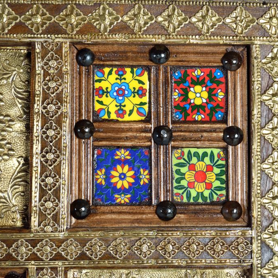 Armario Alcázar Étnico – Acacia, Azulejo y Bronce Repujado (180 cm)