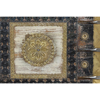 Arca Noche Imperial – Baúl Tallado Negro, Dorado y Nogal (116 cm)