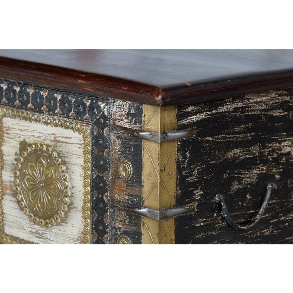 Arca Noche Imperial – Baúl Tallado Negro, Dorado y Nogal (116 cm)
