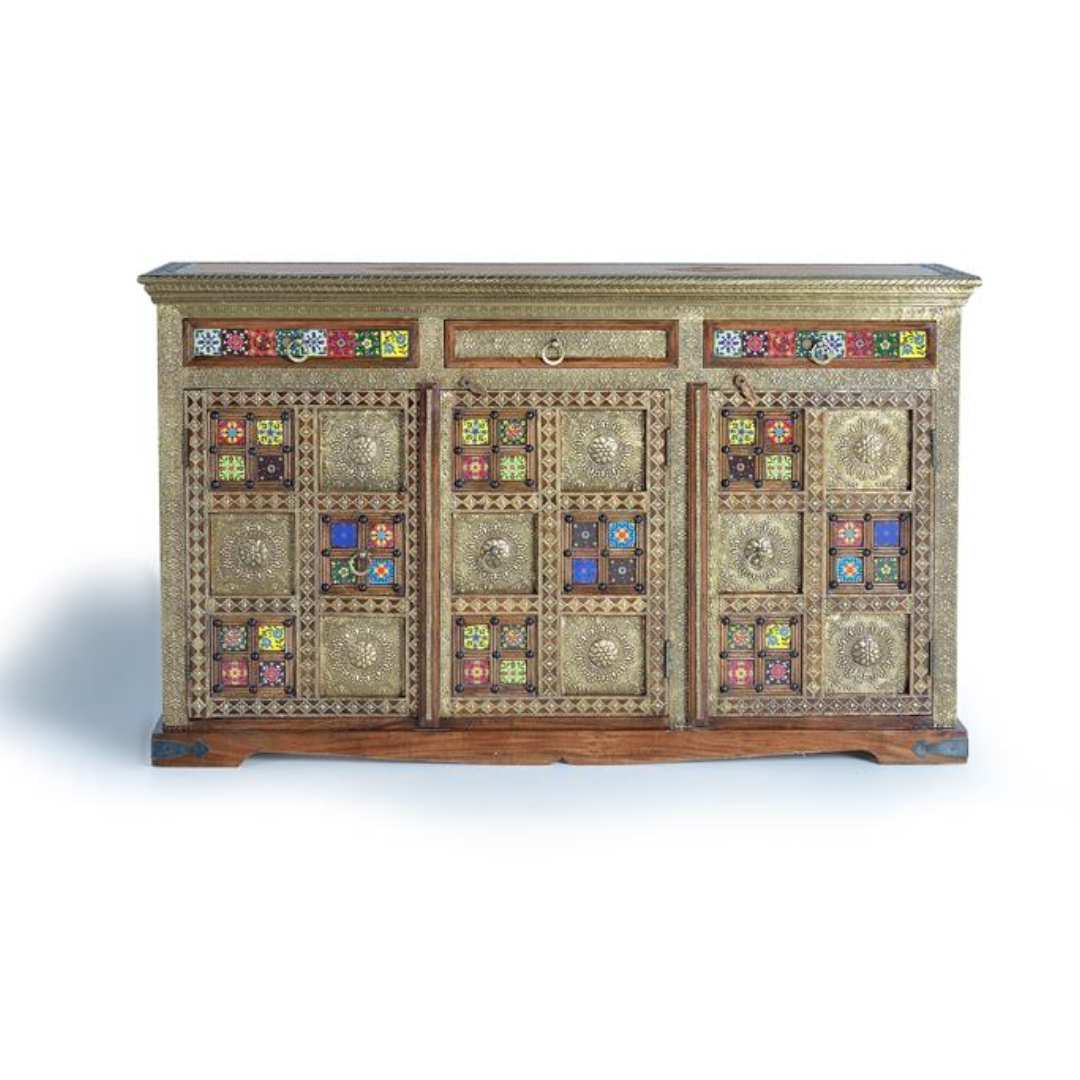Aparador Zoco Real – Acacia, Azulejos y Bronce Repujado (150 cm)