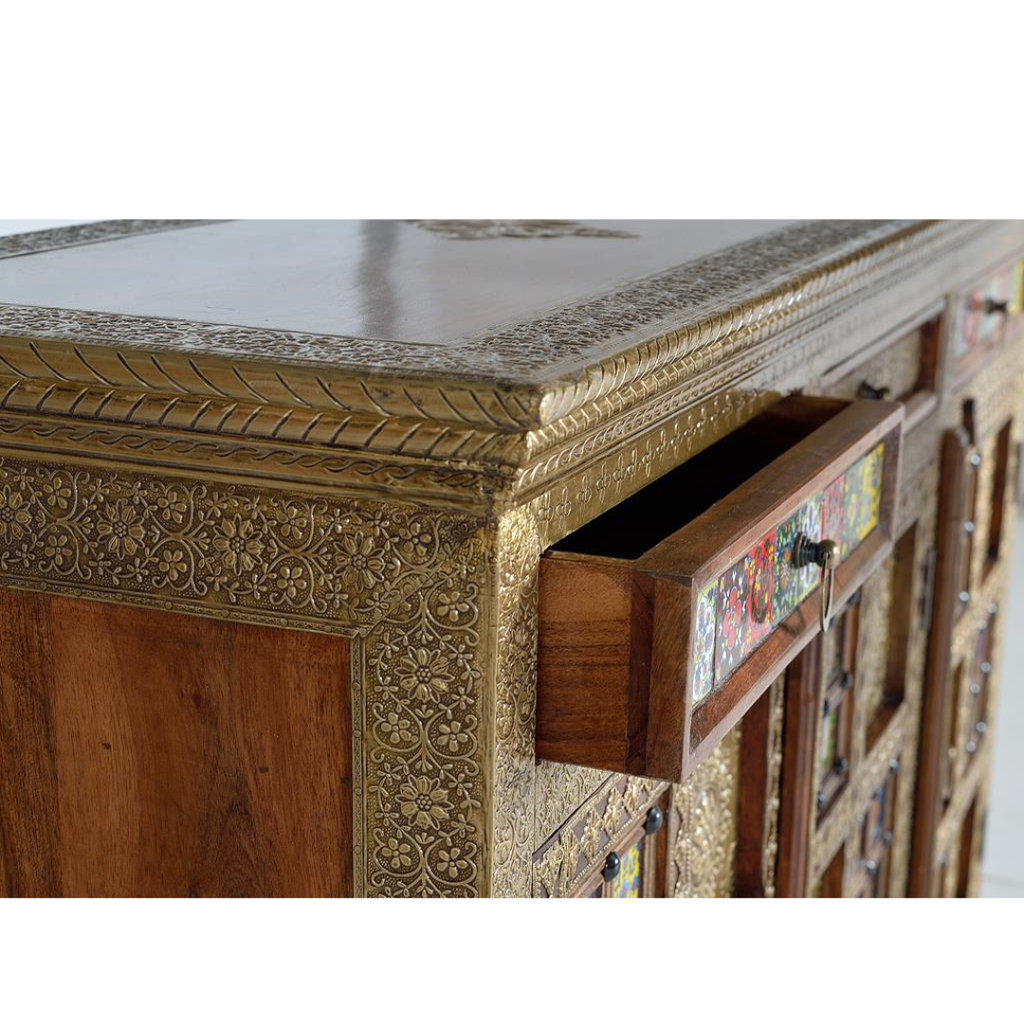 Aparador Zoco Real – Acacia, Azulejos y Bronce Repujado (150 cm)