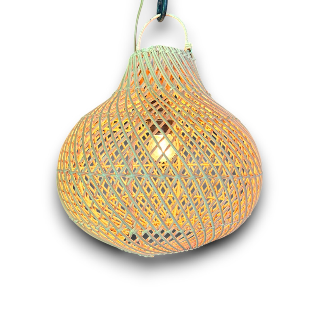 Lámpara Pera Crochet – Iluminación Artesanal (30x35 cm)